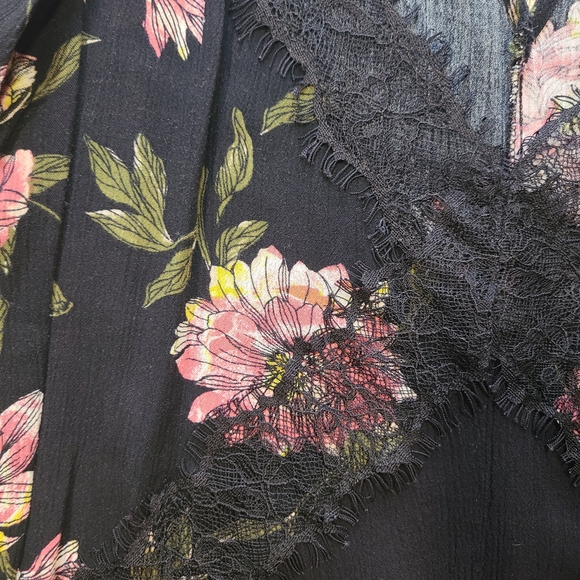 Daytrip Black Floral Lace Cutout Blouse Women’s Size Large Long Sleeve Peplum - Picture 6 of 13